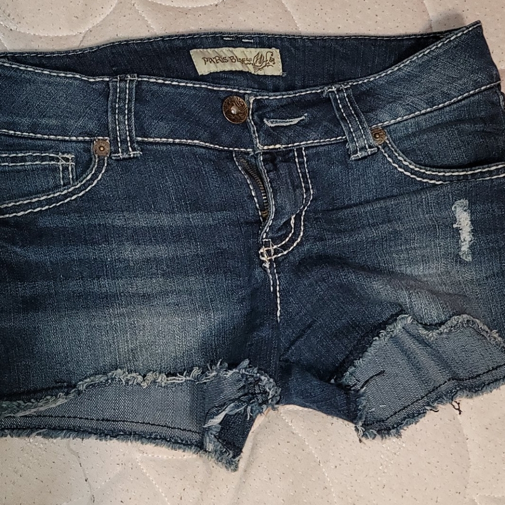 Shorts size 5. Worn a few times. Too small on me.